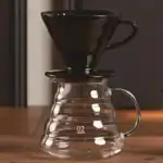Kahve demleme ekipmanları, şık tasarım.