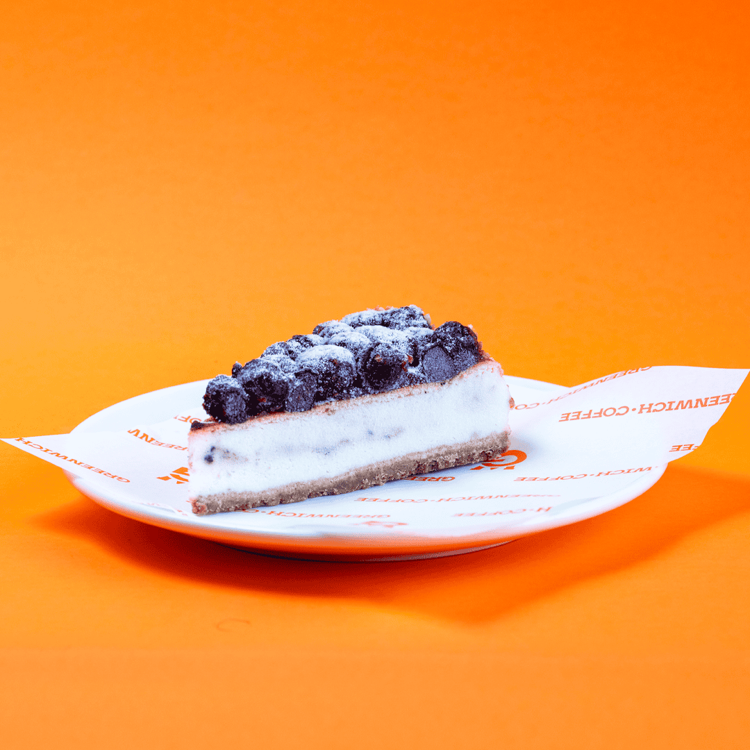 Yaban mersinli cheesecake dilimi