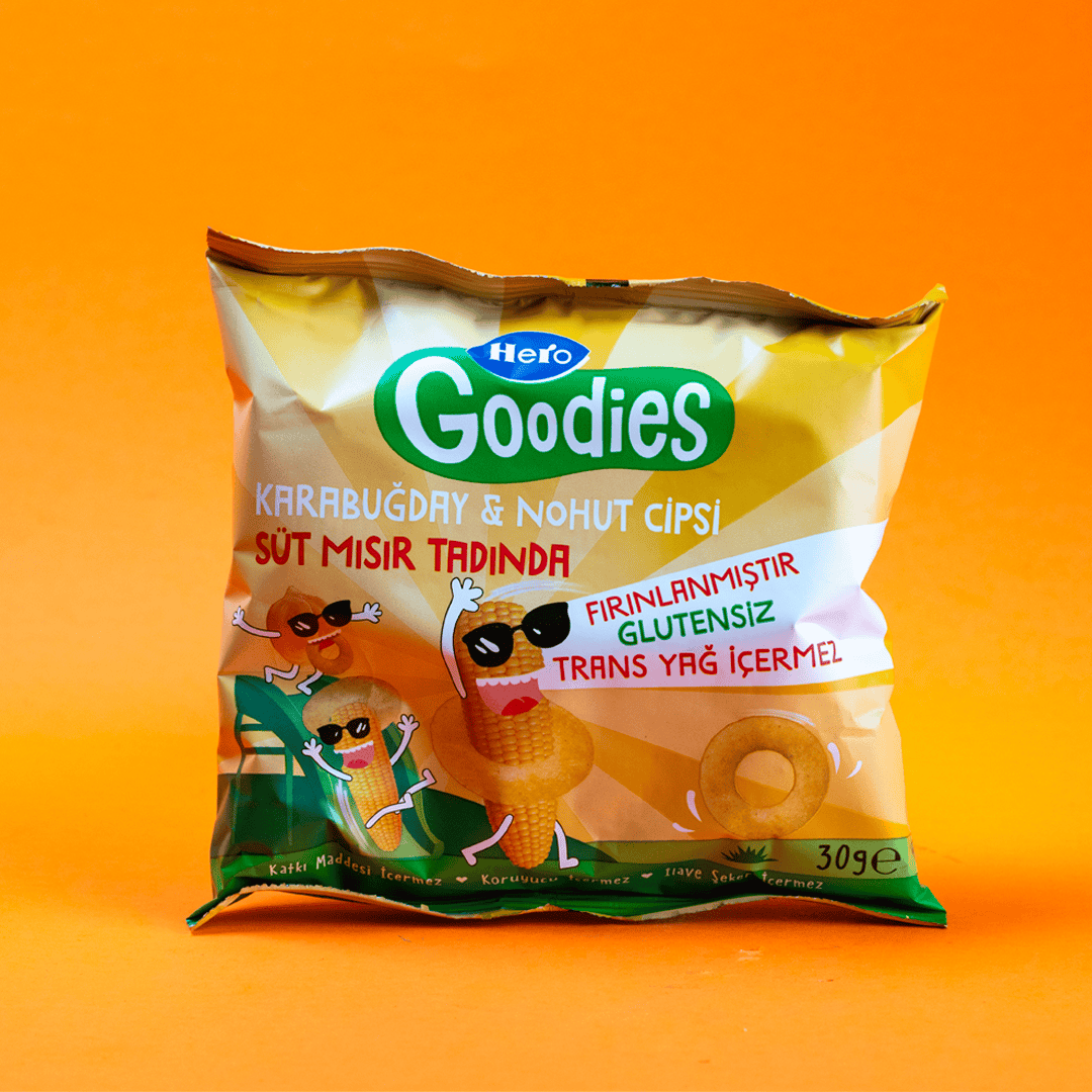 Atıştırmalık cips paketi, renkli.