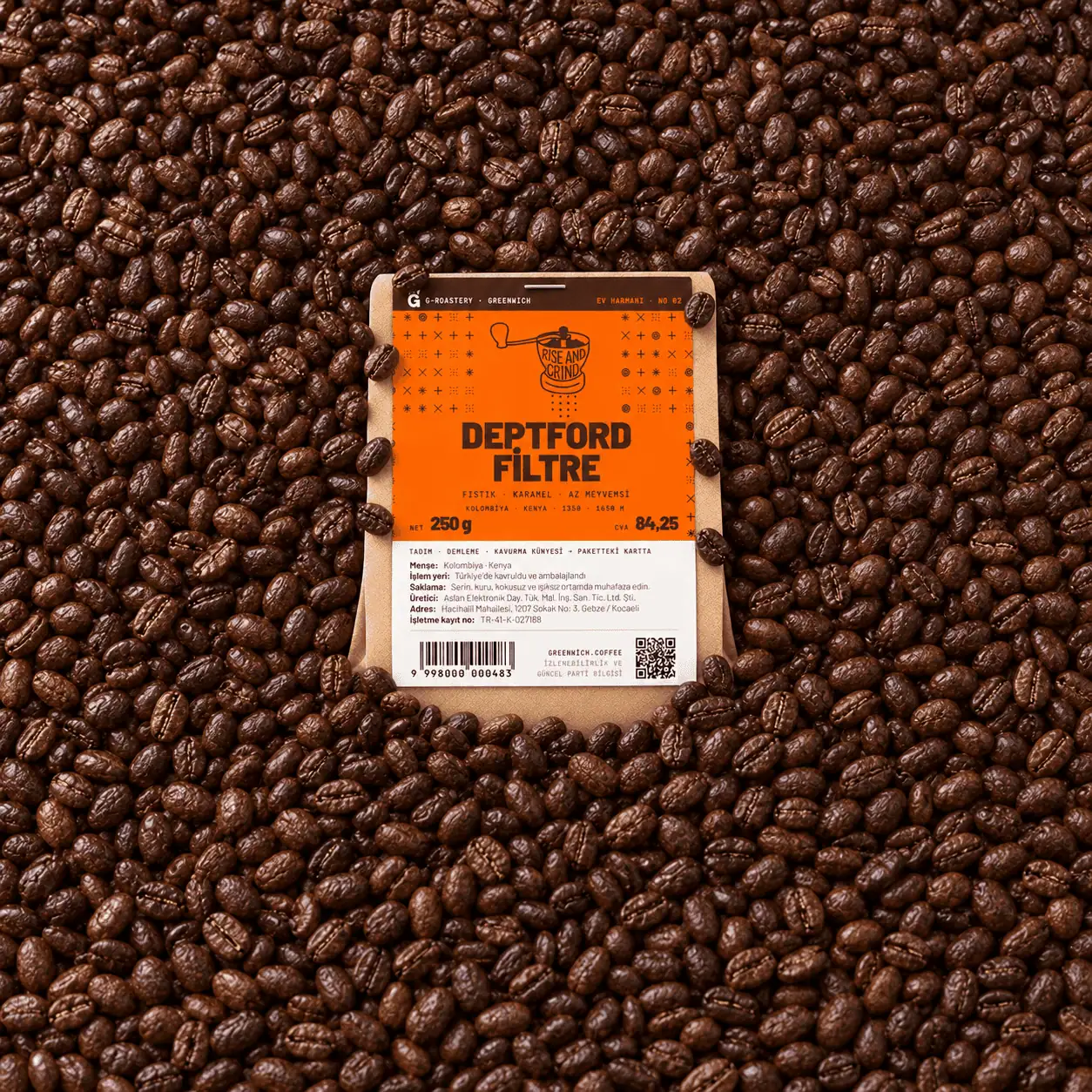 Greenwich Coffee'nin kahve çekirdekleri ve filtre paketi detayları.